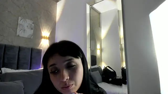 Lunaa bellaa online show from March 16, 2026, 7:49 pm