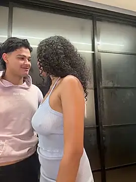 Rose-andres online show from January 7, 2026, 11:43 pm