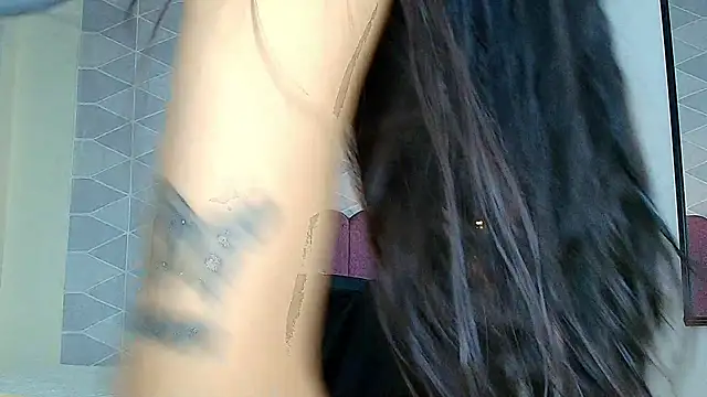 Snapshot of Aly_Loving chatting on December 4, 2025, 9:47 pm Aly Loving online show from December 4, 2025, 9:47 pm