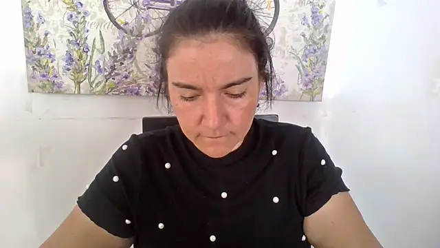 Snapshot of sweetdulcexxx chatting on November 12, 2025, 2:32 pm sweetdulcexxx online show from November 12, 2025, 2:32 pm