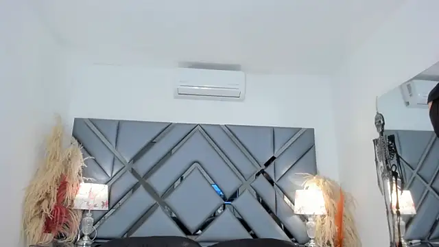 Milan LewisS online show from October 22, 2025, 12:04 pm