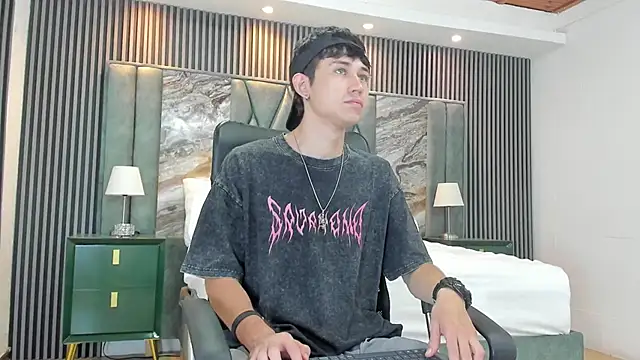 Michael blue online show from September 28, 2025, 1:18 pm