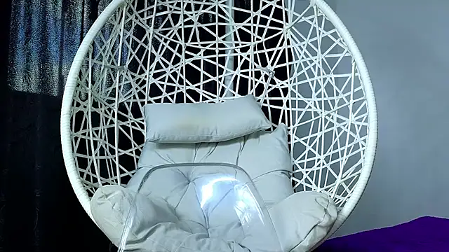 cuteeimy online show from November 8, 2025, 7:06 pm