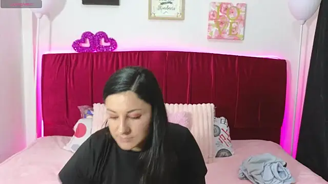 cuteeimy online show from June 1, 2026, 7:13 pm