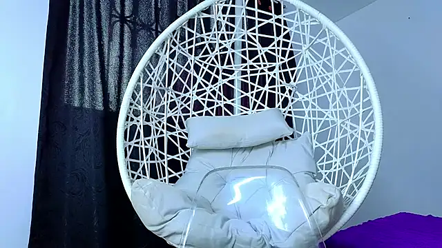 cuteeimy online show from December 22, 2025, 6:41 pm