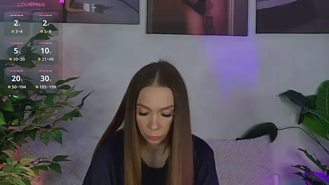 AlysonHuxley  online show from April 19, 2026, 5:47 pm