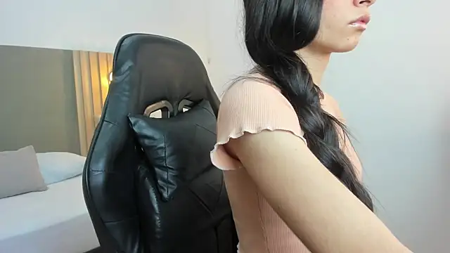 Snapshot of carlina_15 chatting on November 4, 2025, 12:20 pm carlina 15 online show from November 4, 2025, 12:20 pm