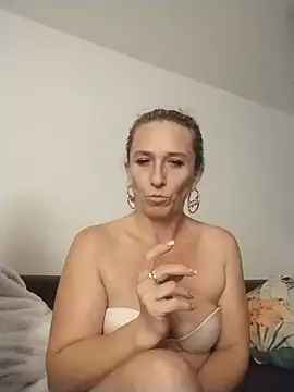 Snapshot of we_are_fucking_serious chatting on October 27, 2025, 12:33 am we are fucking serious online show from October 27, 2025, 12:33 am