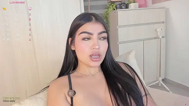 Snapshot of EmmyKenner chatting on October 22, 2025, 6:13 am EmmyKenner online show from October 22, 2025, 6:13 am