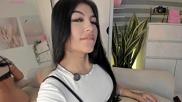 EmmyKenner online show from February 7, 2026, 11:51 am