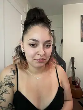 babykalirose online show from May 13, 2026, 1:34 am