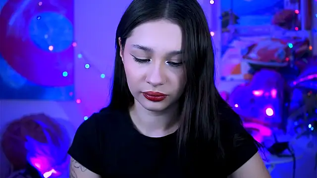 KimClarks  online show from September 19, 2025, 9:30 pm