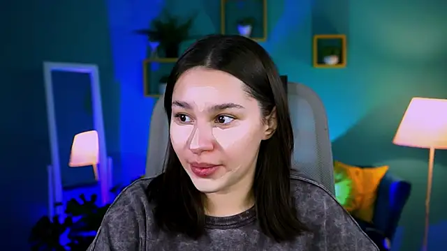 KimClarks  online show from November 11, 2025, 1:17 pm