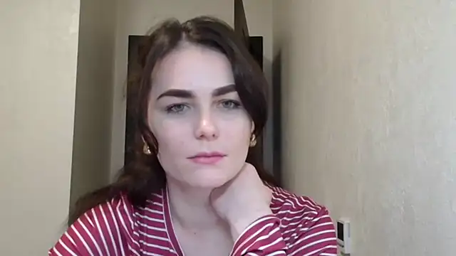 Silviaa a online show from December 15, 2025, 2:23 pm