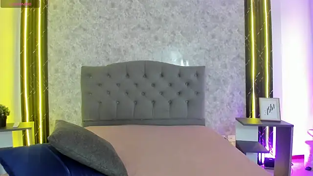 GiannaSlimJB online show from March 31, 2026, 7:38 pm