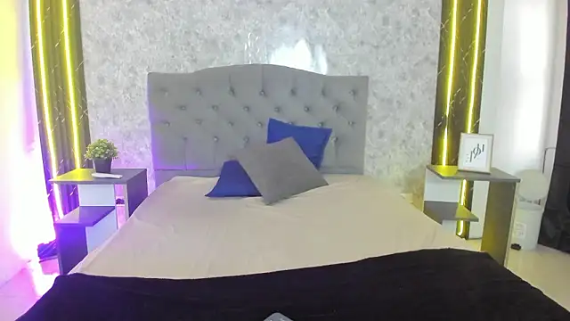 GiannaSlimJB online show from March 19, 2026, 7:03 pm