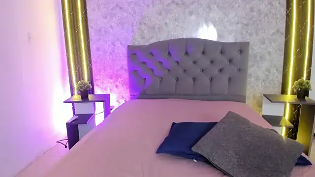 GiannaSlimJB online show from February 26, 2026, 7:36 pm