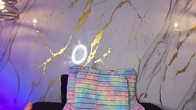 Scaarlettfox online show from April 15, 2026, 7:40 pm