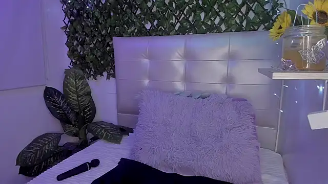 Anna Blade  online show from November 10, 2025, 4:23 pm