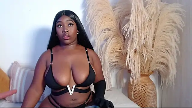 Snapshot of XYOMARAWILD chatting on October 13, 2025, 8:54 pm XYOMARAWILD online show from October 13, 2025, 8:54 pm