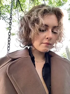 KellyKeler online show from October 1, 2025, 12:20 pm