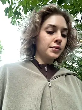 KellyKeler online show from September 26, 2025, 2:46 pm