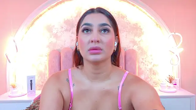 JasmineRhodes online show from November 24, 2025, 1:11 pm