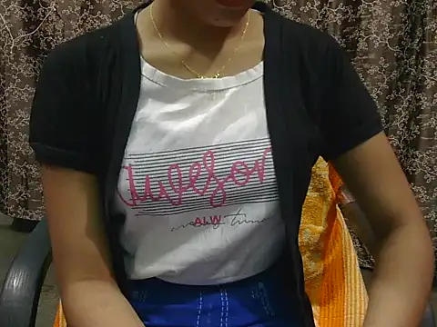 Snapshot of lovely_soniya chatting on February 2, 2026, 5:39 am lovely soniya online show from February 2, 2026, 5:39 am