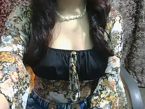 Snapshot of lovely_soniya chatting on April 1, 2026, 6:26 am lovely soniya online show from April 1, 2026, 6:26 am