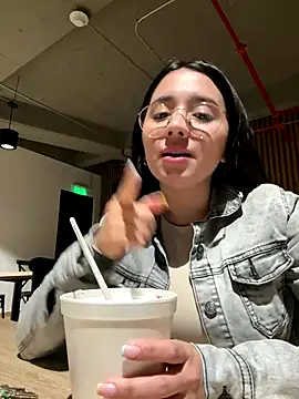 Snapshot of Michelle_Zoe chatting on November 26, 2025, 2:22 am Michelle Zoe online show from November 26, 2025, 2:22 am