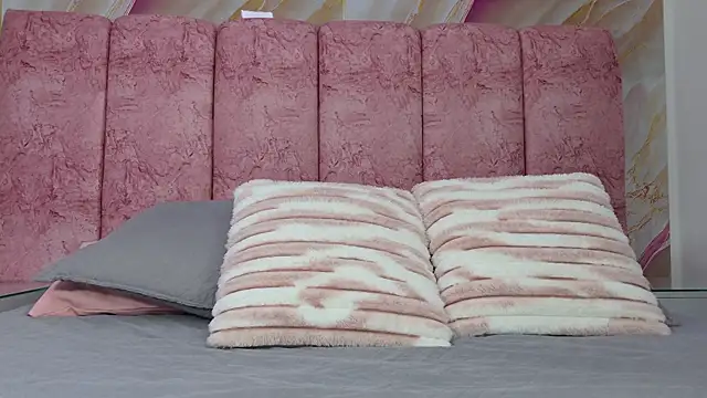 emmacurvy online show from April 7, 2026, 3:08 am