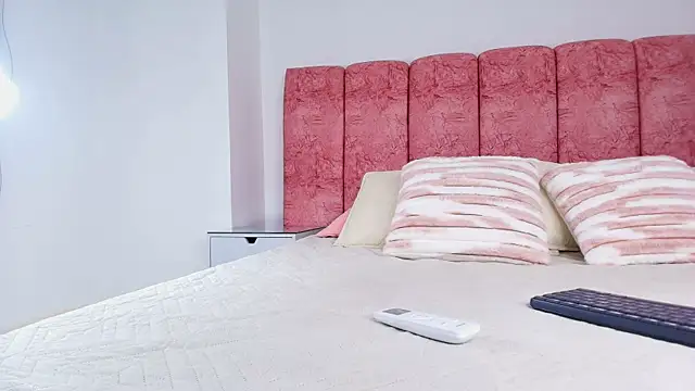 emmacurvy online show from November 29, 2025, 3:06 am