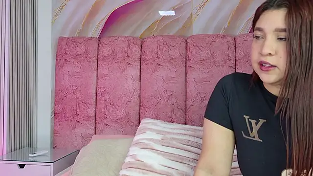 emmacurvy online show from February 18, 2026, 3:15 am