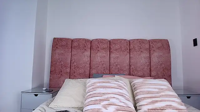 emmacurvy online show from November 21, 2025, 3:05 am