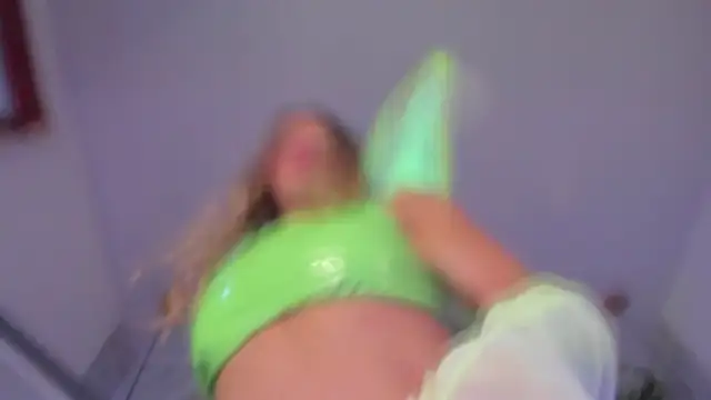 Snapshot of LittleeJaz chatting on November 1, 2025, 2:40 am LittleeJaz online show from November 1, 2025, 2:40 am