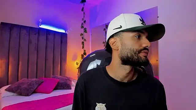 Snapshot of Ryan_Jackson_ chatting on December 14, 2025, 12:28 am Ryan Jackson online show from December 14, 2025, 12:28 am