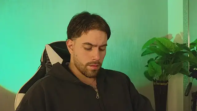 Snapshot of Ades_Lowe chatting on December 3, 2025, 11:09 am Ades Lowe online show from December 3, 2025, 11:09 am