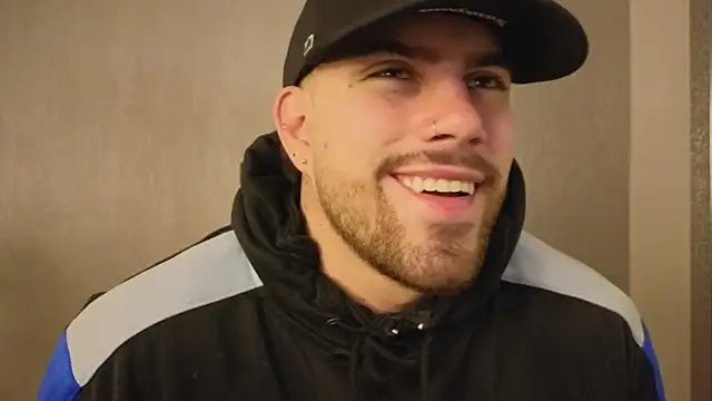 Snapshot of Ades_Lowe chatting on November 11, 2025, 12:11 pm Ades Lowe online show from November 11, 2025, 12:11 pm