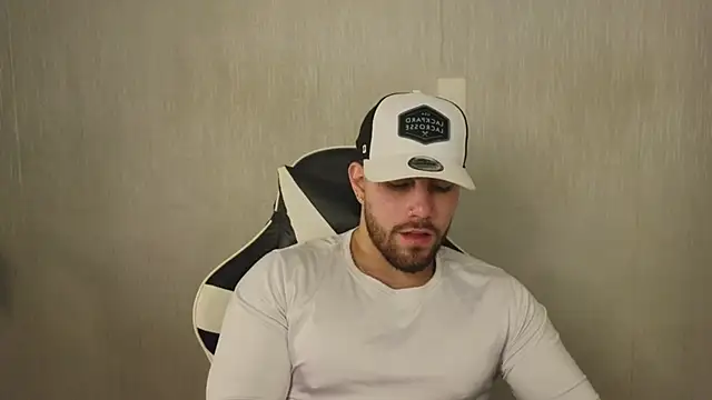 Snapshot of Ades_Lowe chatting on October 30, 2025, 12:03 pm Ades Lowe online show from October 30, 2025, 12:03 pm