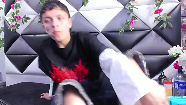 Snapshot of Megan_Thompson_ chatting on October 16, 2025, 1:58 am Megan Thompson  online show from October 16, 2025, 1:58 am