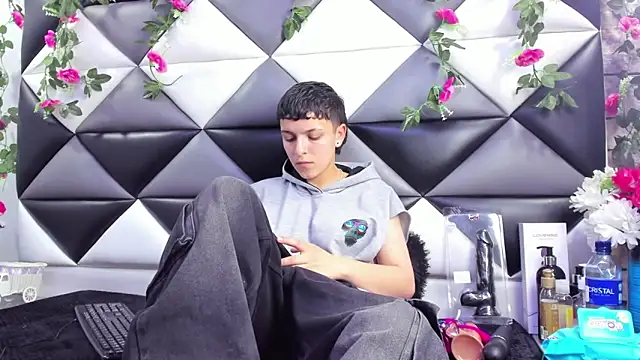 Snapshot of Megan_Thompson_ chatting on October 17, 2025, 2:15 am Megan Thompson  online show from October 17, 2025, 2:15 am