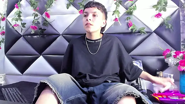 Snapshot of Megan_Thompson_ chatting on December 20, 2025, 2:47 am Megan Thompson online show from December 20, 2025, 2:47 am