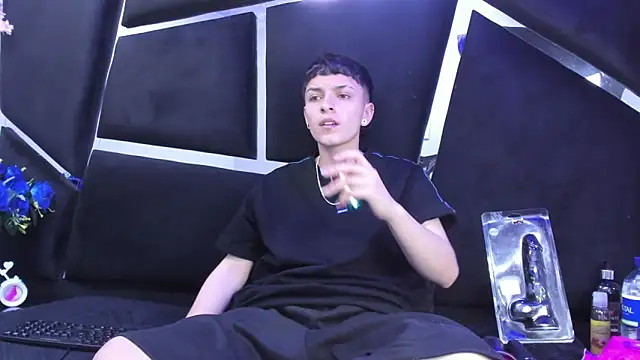 Snapshot of Megan_Thompson_ chatting on December 18, 2025, 2:16 am Megan Thompson online show from December 18, 2025, 2:16 am