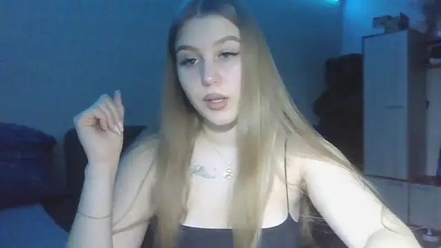 yourhoney Lola  online show from October 17, 2025, 1:35 pm