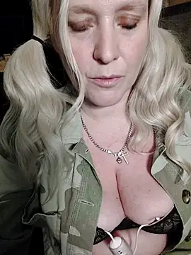 Bouncy-Bella28X online show from September 30, 2025, 9:32 pm