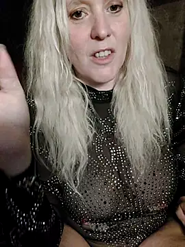 Bouncy-Bella28X online show from September 22, 2025, 9:43 pm