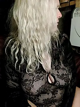 Bouncy-Bella28X online show from October 12, 2025, 9:49 pm