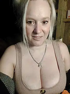 Bouncy-Bella28X online show from October 11, 2025, 7:31 am