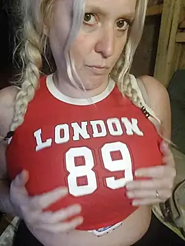 Bouncy-Bella28X online show from September 16, 2025, 2:18 pm