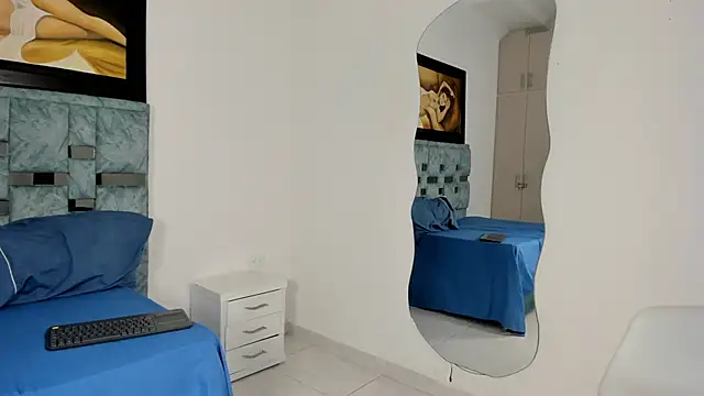 Snapshot of tamara_lovv chatting on September 24, 2025, 12:22 pm tamara lovv online show from September 24, 2025, 12:22 pm